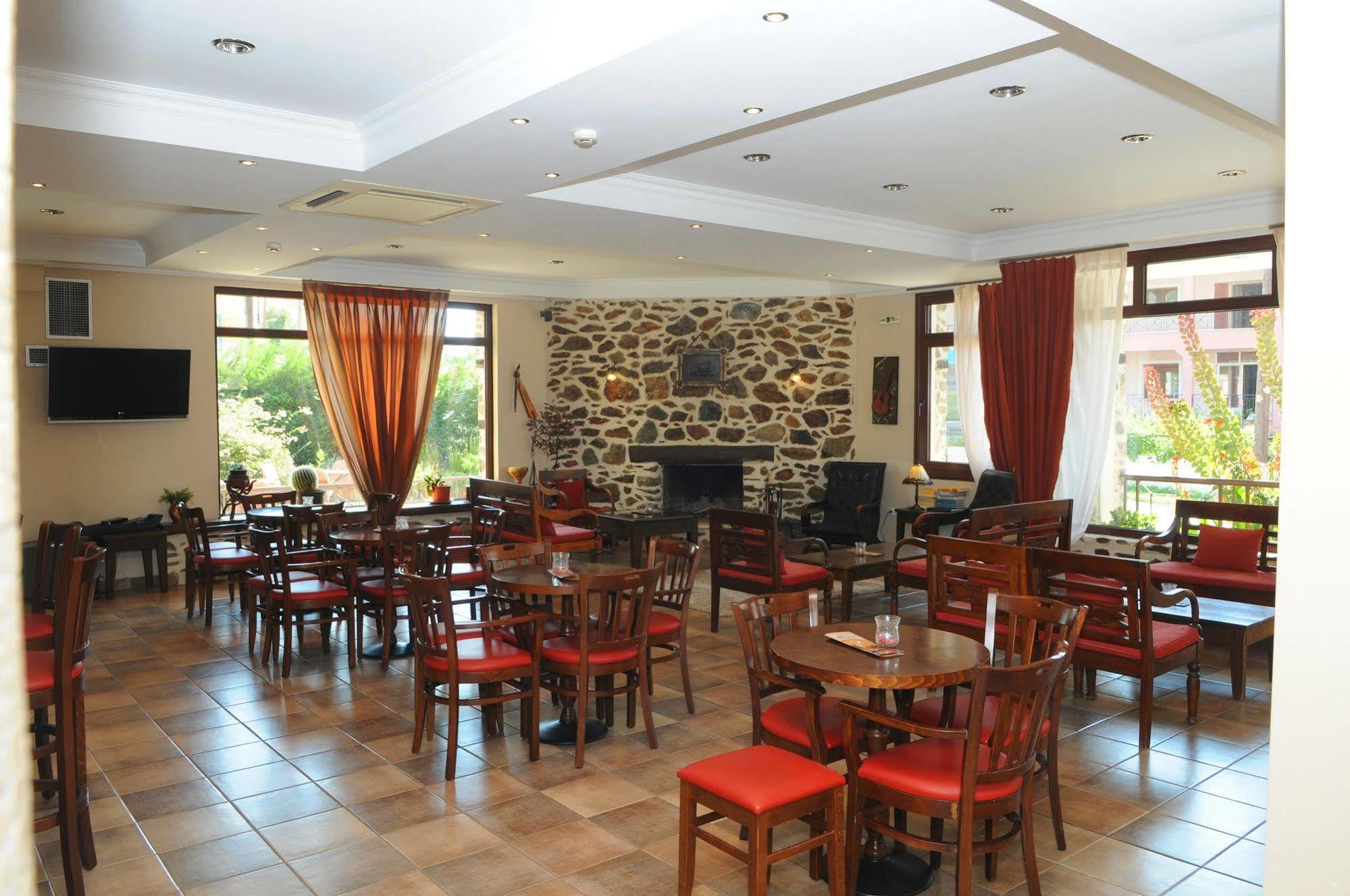 Hotel Nostos カストリア エクステリア 写真