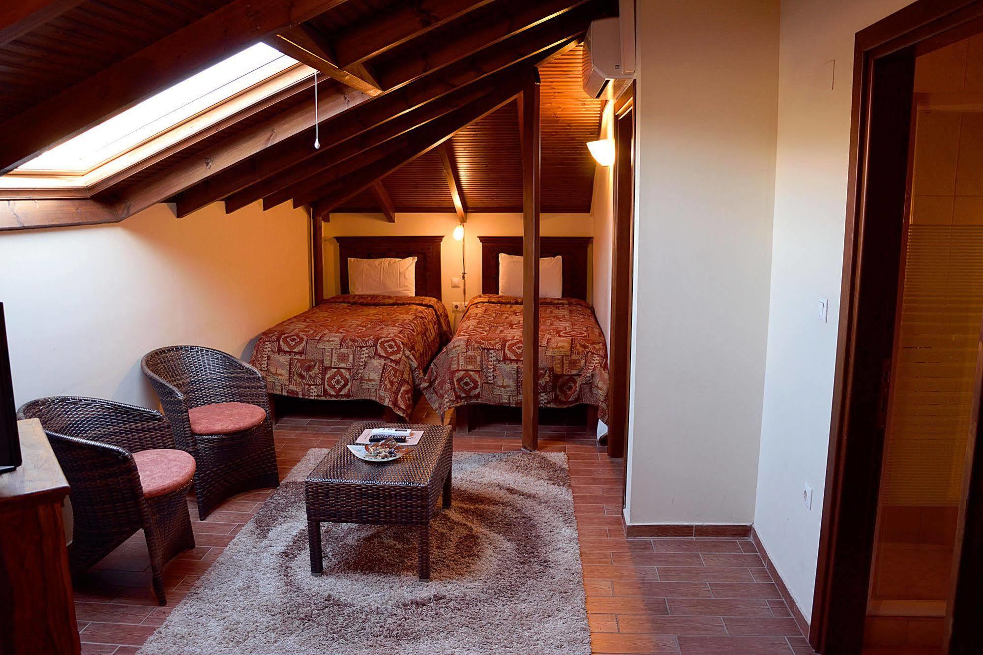 Hotel Nostos カストリア エクステリア 写真