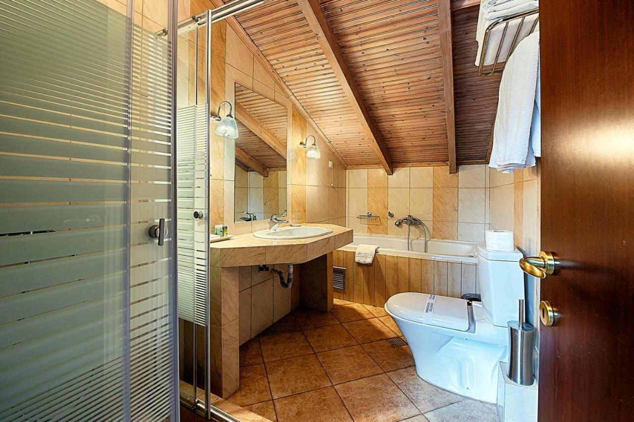 Hotel Nostos カストリア エクステリア 写真