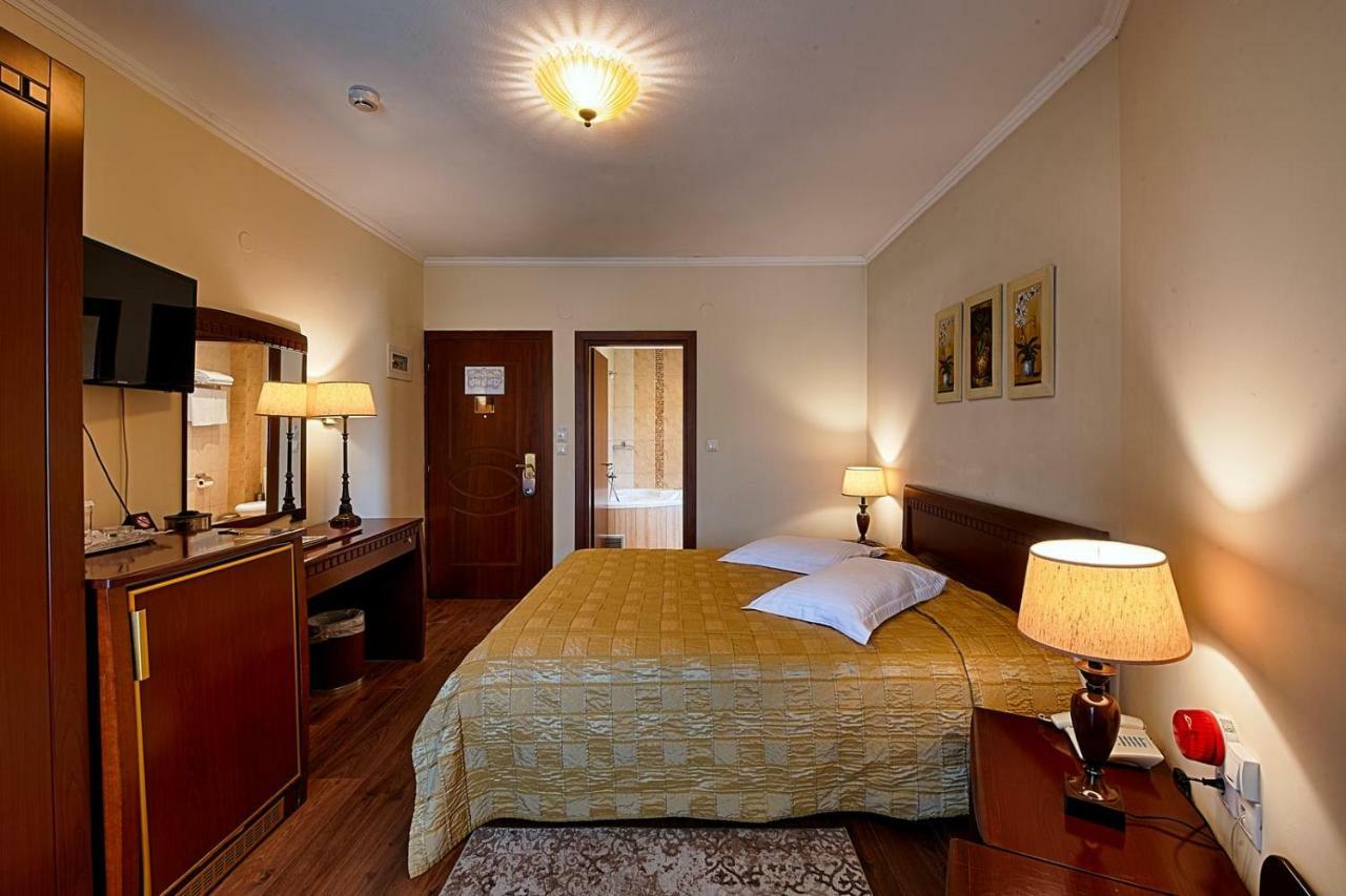 Hotel Nostos カストリア エクステリア 写真