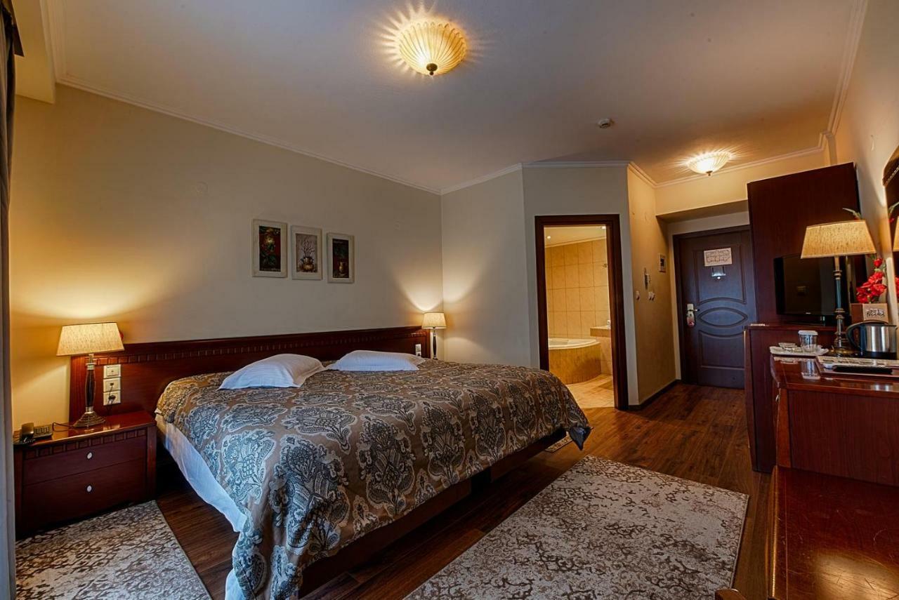 Hotel Nostos カストリア エクステリア 写真